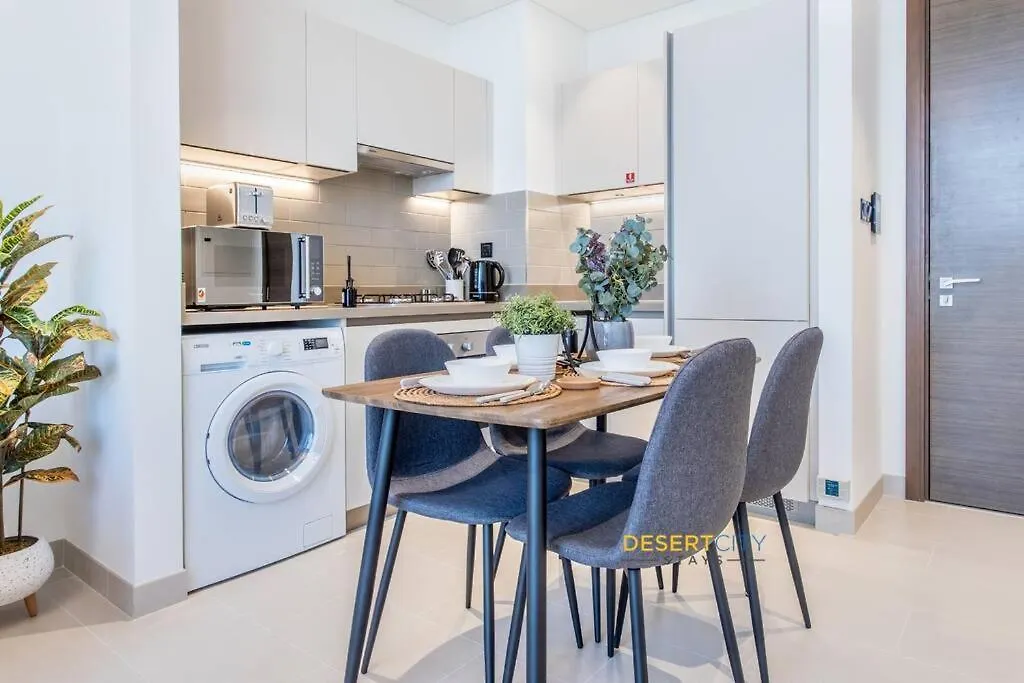 One Bed Room With Creek Views, Hosted By Desert City Stays Dubai Apartment